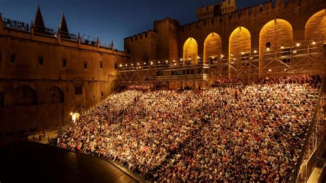 Le Festival d'Avignon: Un Carrefour de la Pensée et de l'Imagination Contemporaine